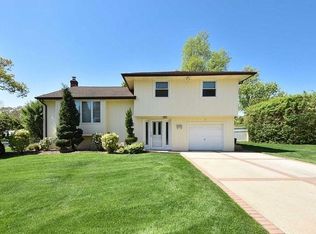 1 Lindsay St, Plainview, NY 11803