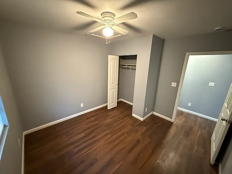 1807 Marion St — Photo 7