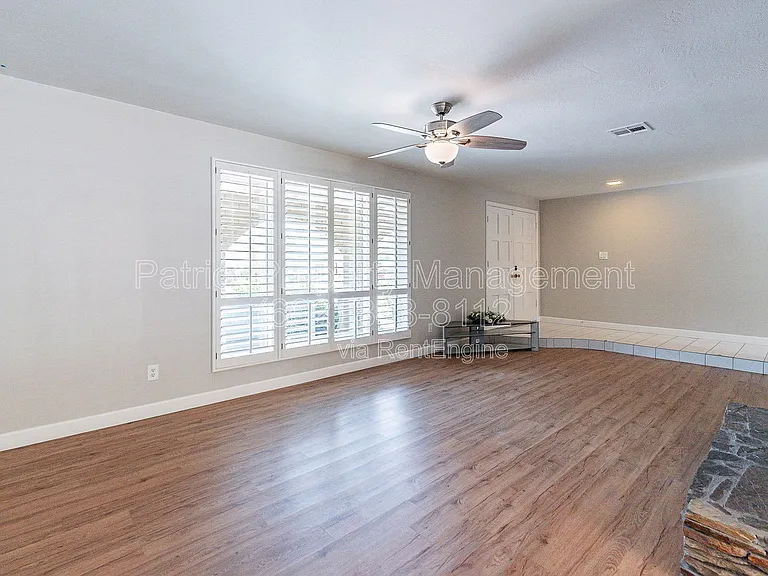 110 W Seldon Ln — Photo 18