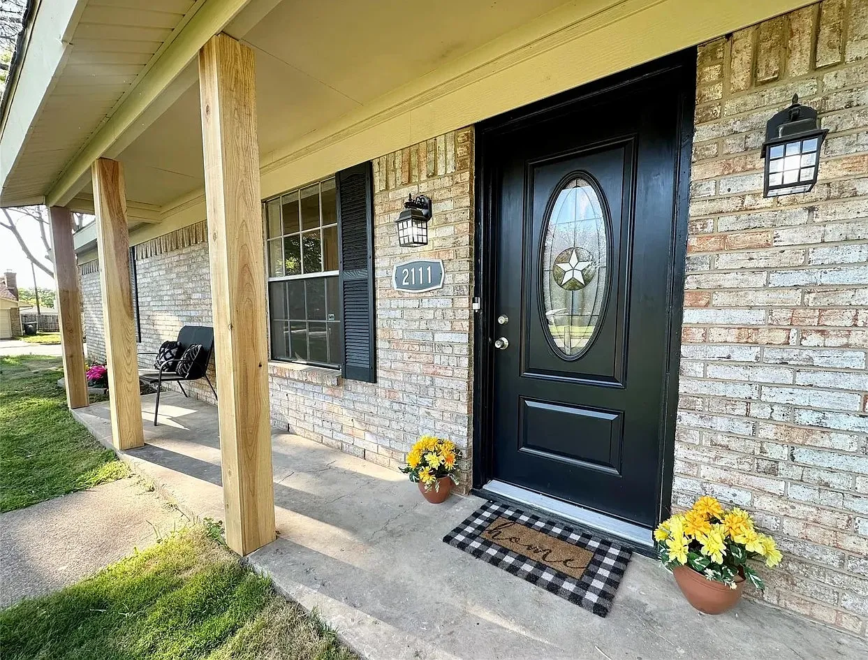 4 bed, 2300 sqft, $2,595 — Photo 3