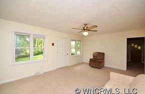 3rd image of 38 W Broadleaf Dr