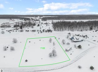 7122 Misty Ln, Lake Ann, MI 49650