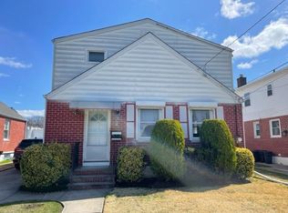 286 Euston Rd S, Garden City, NY 11530