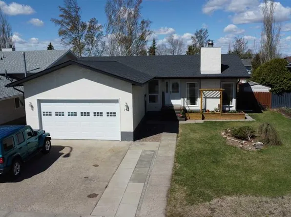 143 E Winkler Dr, Hanna, AB T0J 1P0