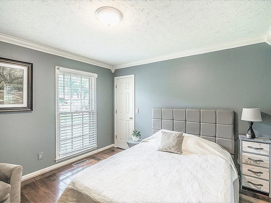 3 bed, 1317 sqft, $2,600 — Photo 2