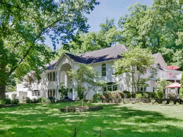 1965 Schoettler Rd, Chesterfield, MO 63017