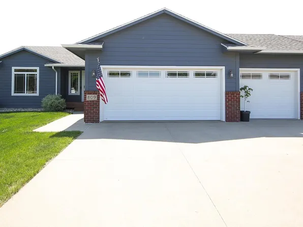 809 Honeysuckle Dr, Harrisburg, SD 57032
