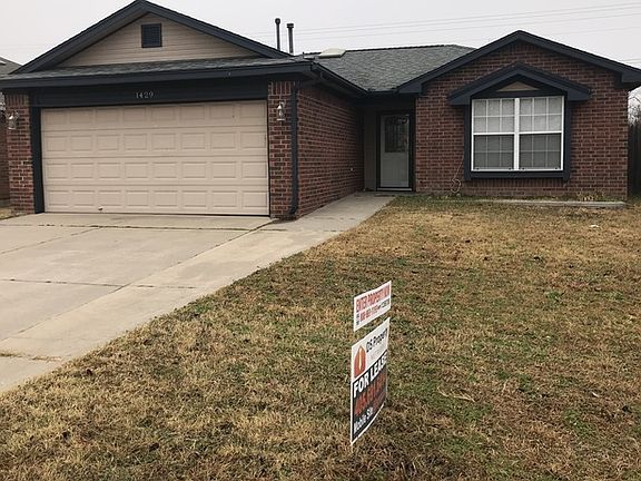 3rd image of 1429 Forest Glenn Cir