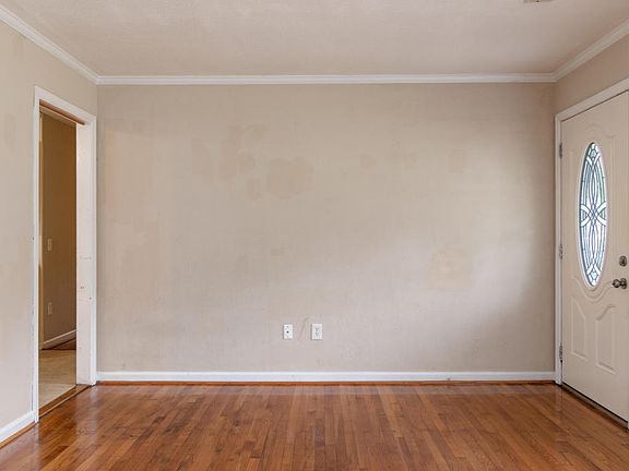 3rd image of 122 Wessex Dr