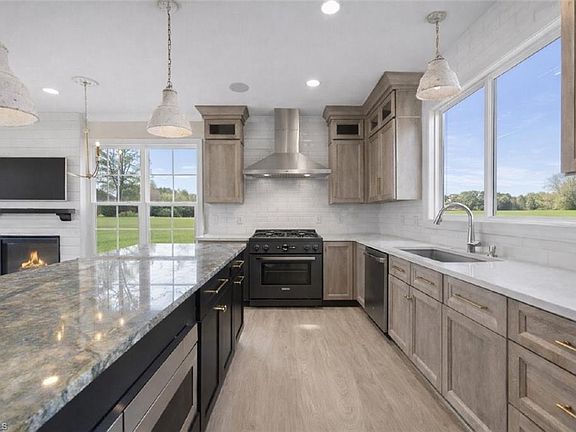 2nd image of 7395 Plunkett Rd