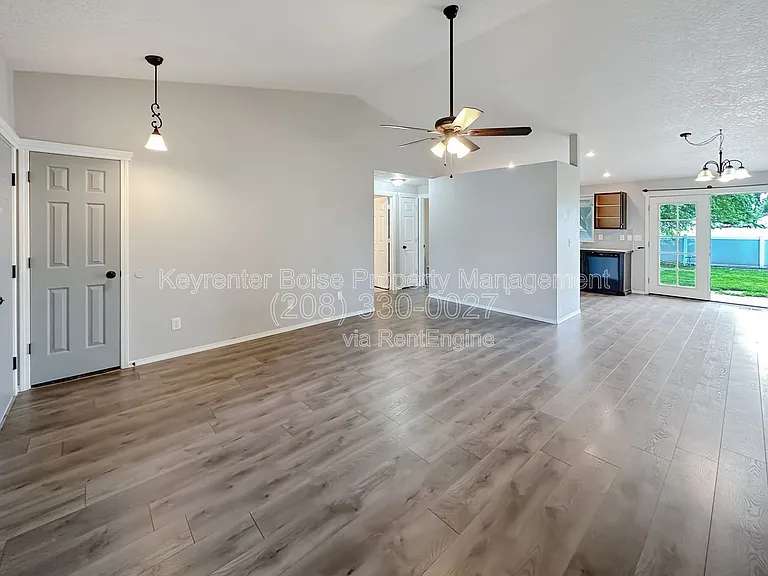 1017 W Edwards Ave — Photo 3