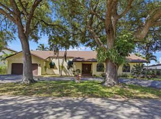 Country Club Of Miami Est, Hialeah, FL 33015