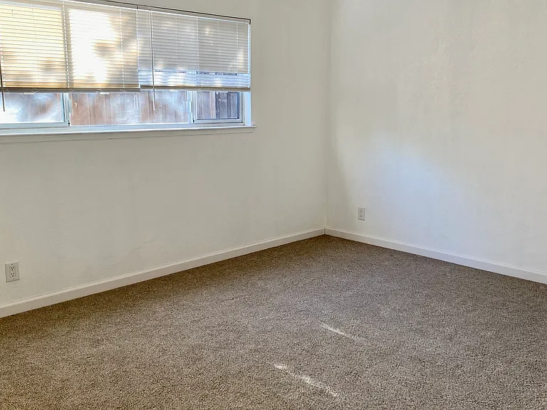 6404 Felder Dr — Photo 5