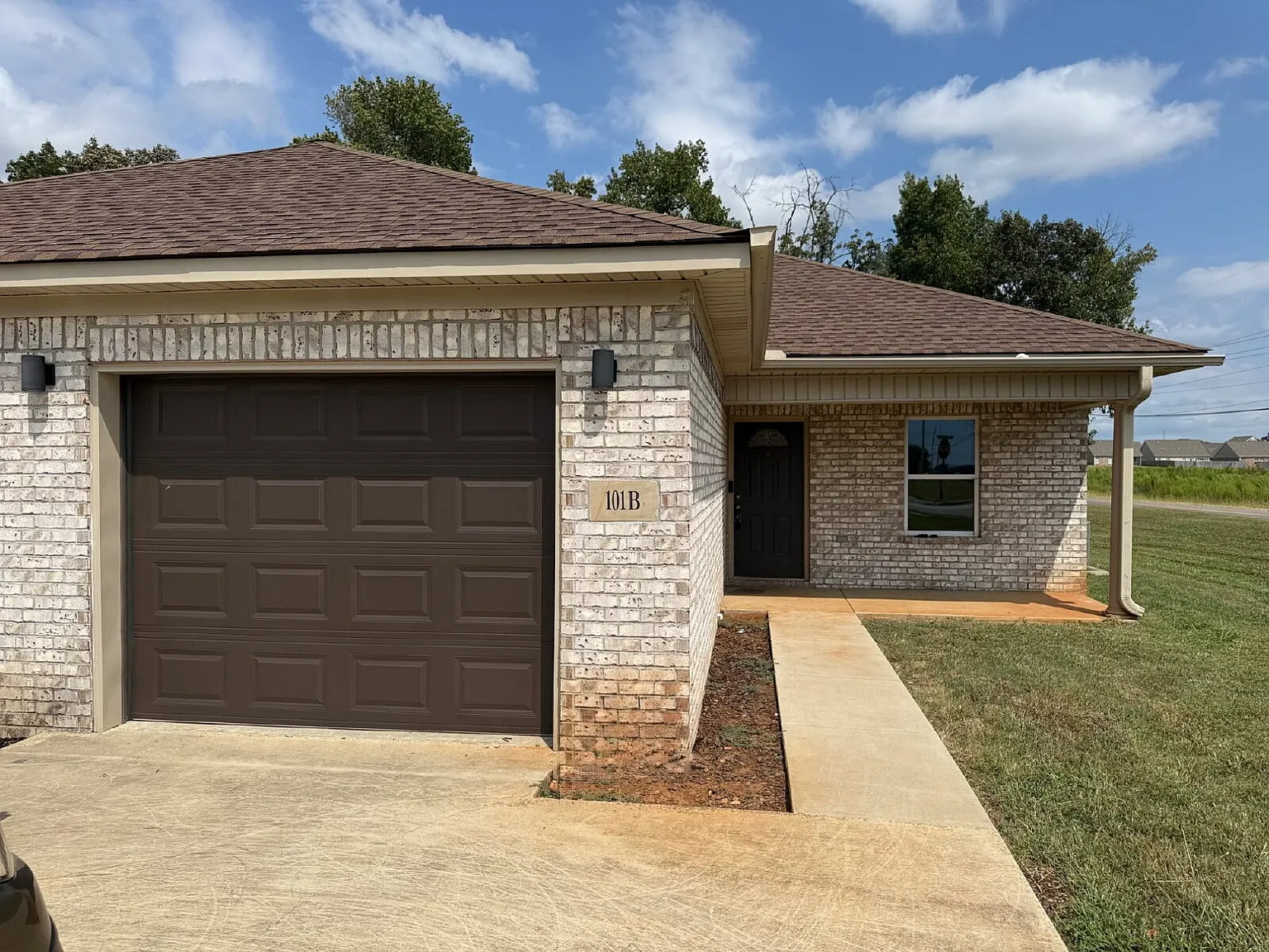 2 bed, 2.0 bath, 888 sqft, $1,295 — Photo 1