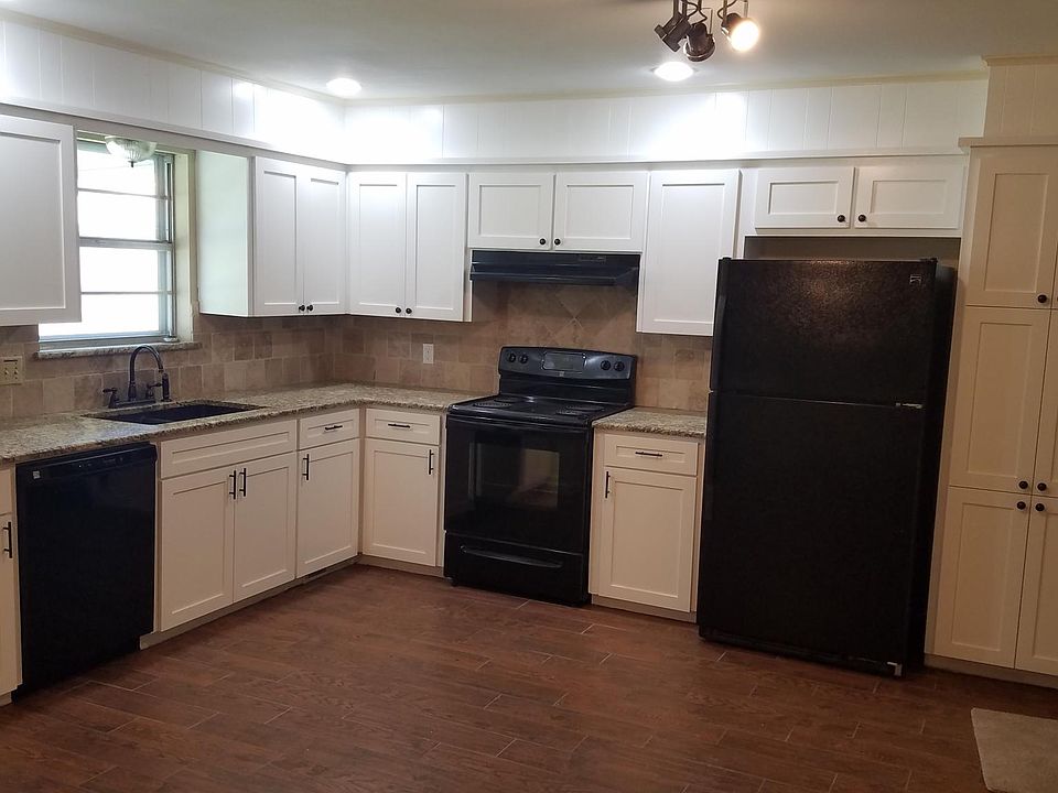 2nd image of 1114 N Hickory Pl