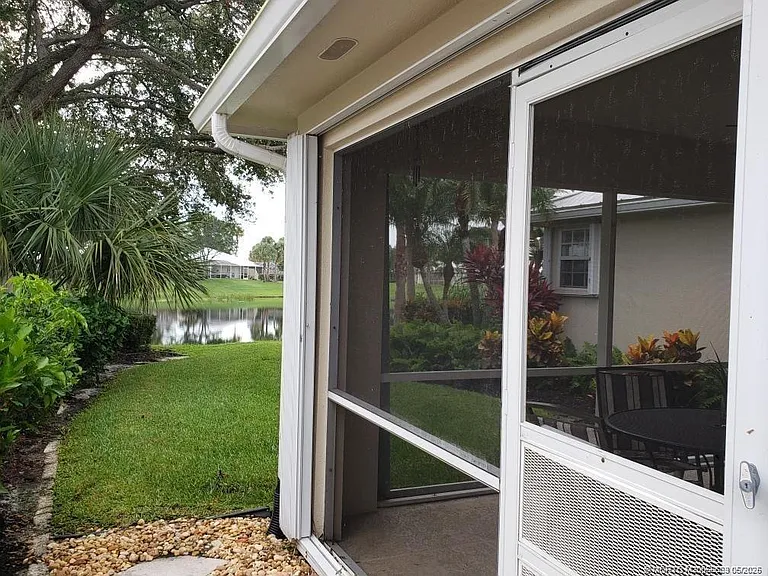 1652 SW Waterfall Blvd — Photo 4
