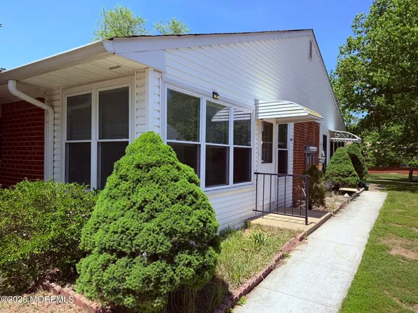 17B Snowberry Lane, Whiting, NJ 08759