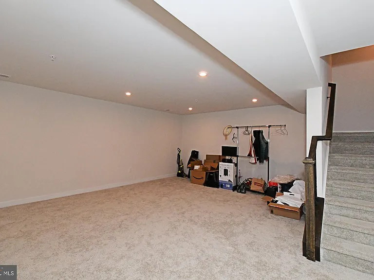500 Sterling Dr — Photo 44