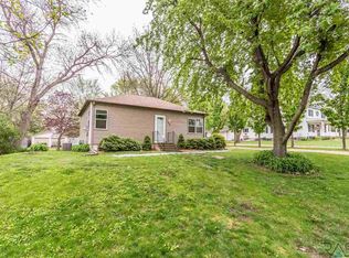 406 Dunham St, Valley Springs, SD 57068