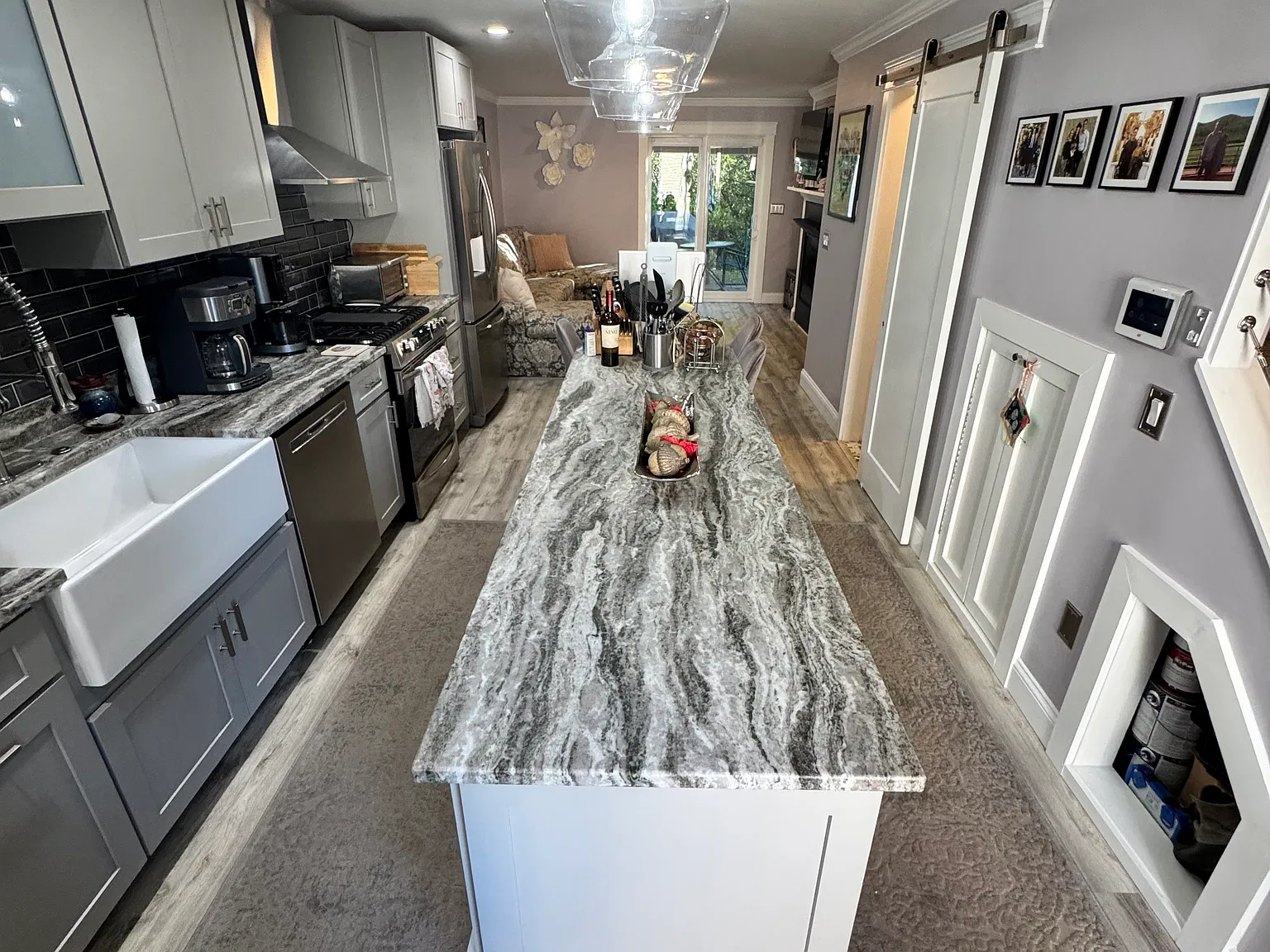 2 bed, 1.5 bath, 928 sqft, $2,999 — Photo 3