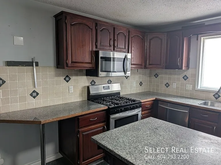 46365 Cessna Dr — Photo 9