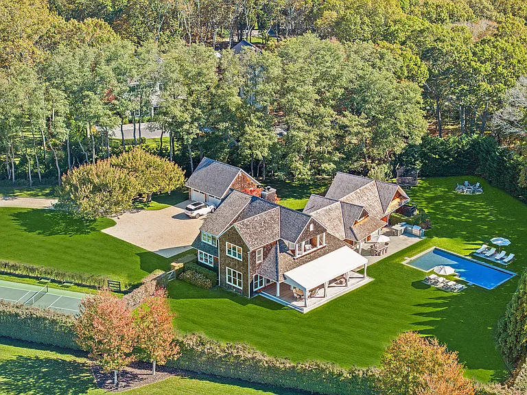 470 Edge Of Woods Rd — Photo 32
