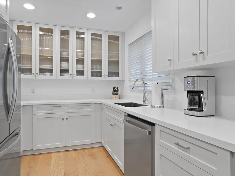 135 Montana Ave #8 — Photo 7