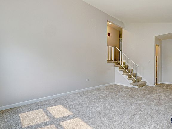 4th image of 1426 Leslie Ave