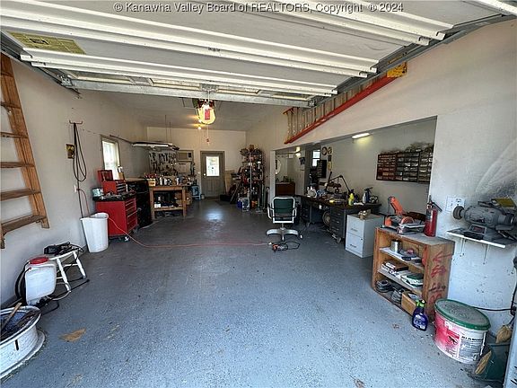 4th image of 216 Oak St