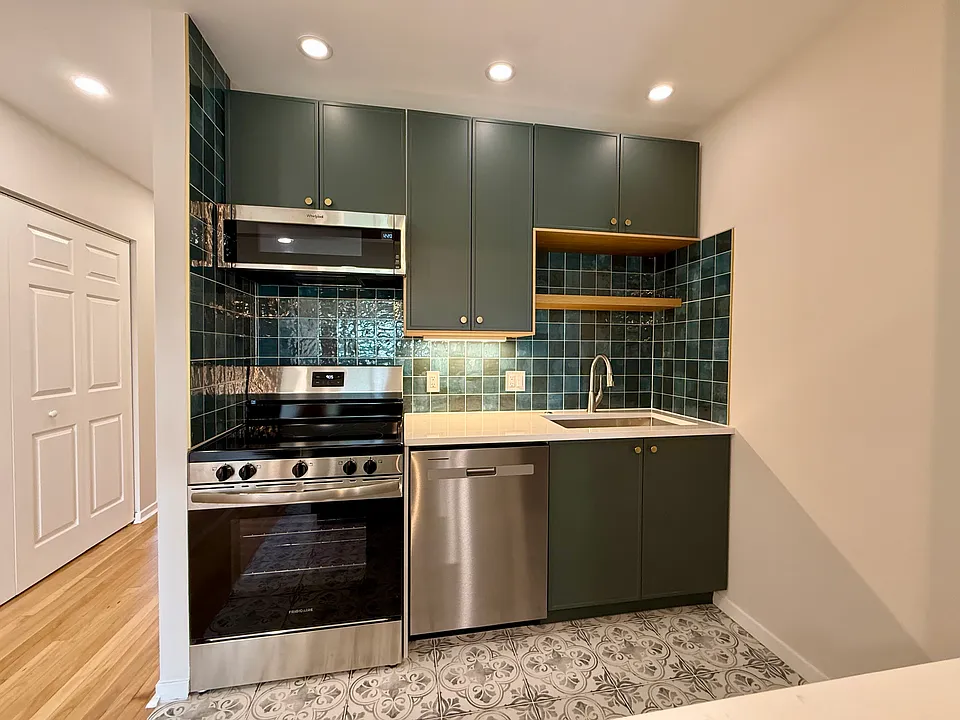 225-227 Coolidge Ave #211