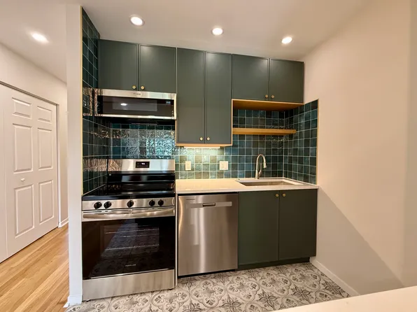 225-227 Coolidge Ave #211, Watertown, MA 02472