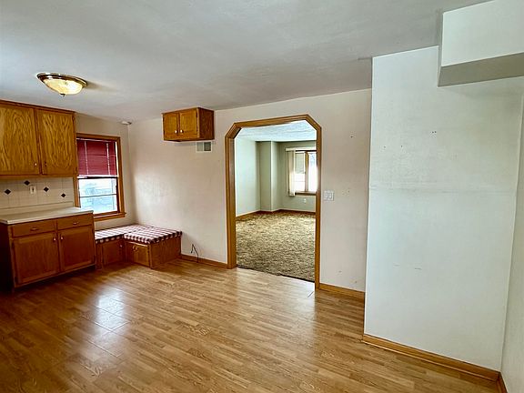 3rd image of 611 S Iowa St