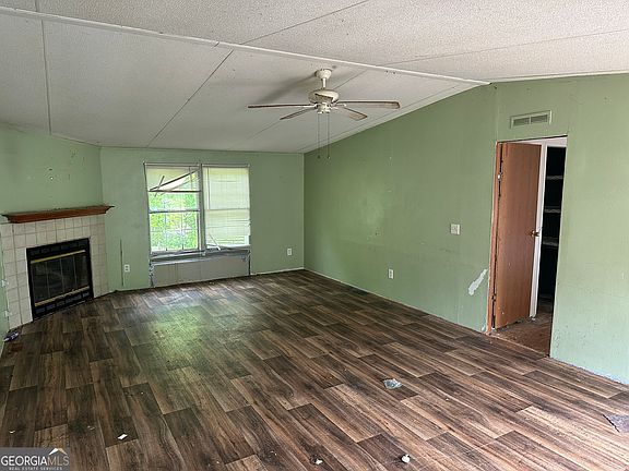 3rd image of 2050 Buckhorn Rd