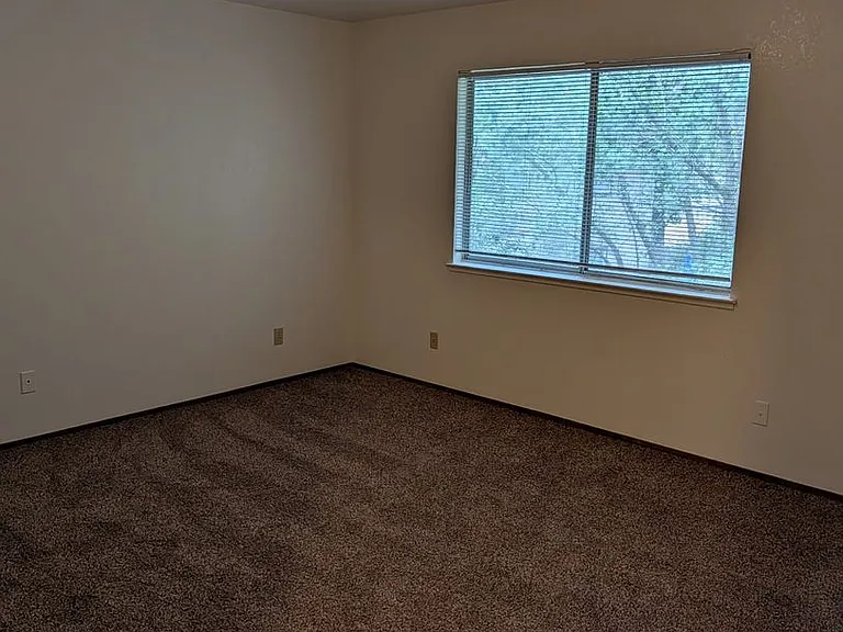 2343 Ferry St — Photo 10