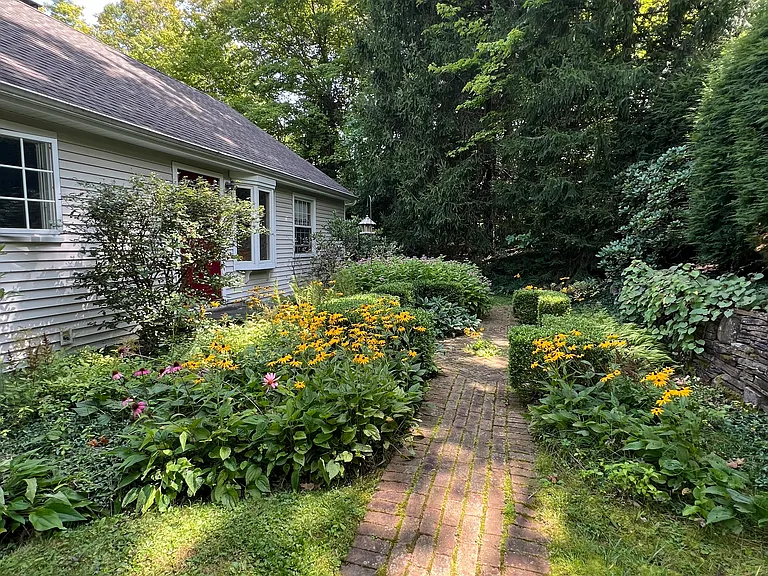 9910 Thwing Rd — Photo 2
