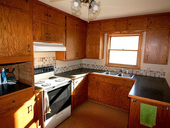 5th image of 610 S 11th St