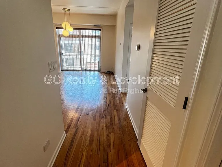 657 W Fulton St #402 — Photo 8
