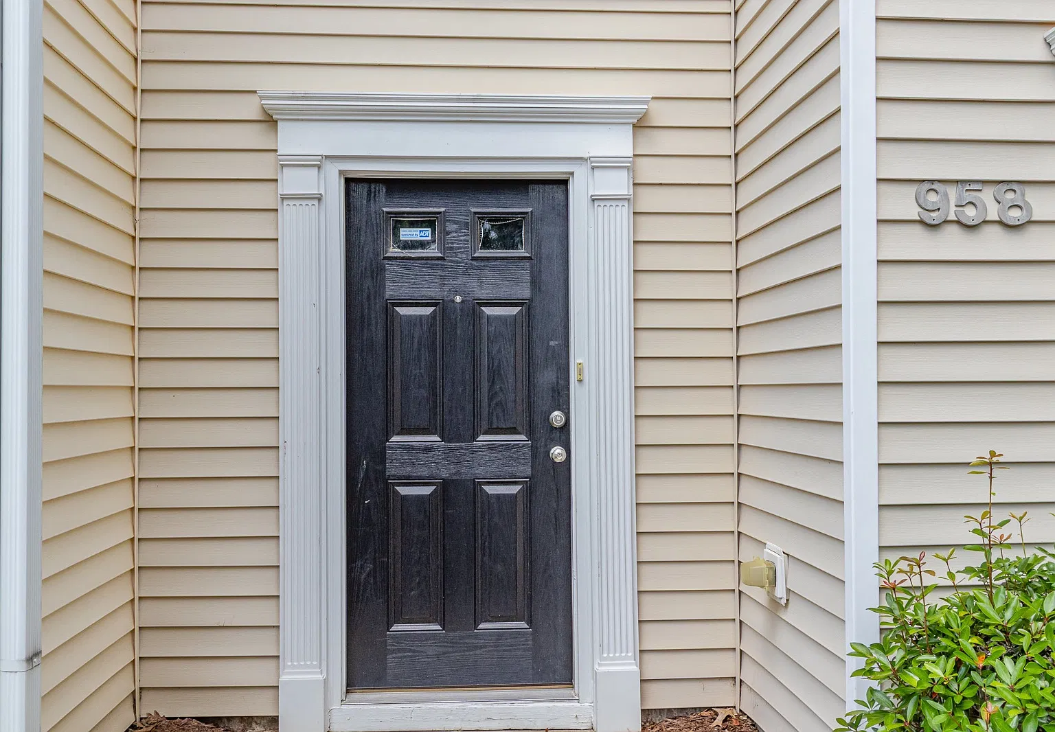 3 bed, 2.5 bath, 1548 sqft, $1,895 — Photo 2