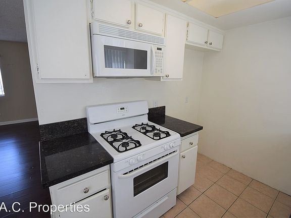 4th image of 12338 Oxnard St APT 104