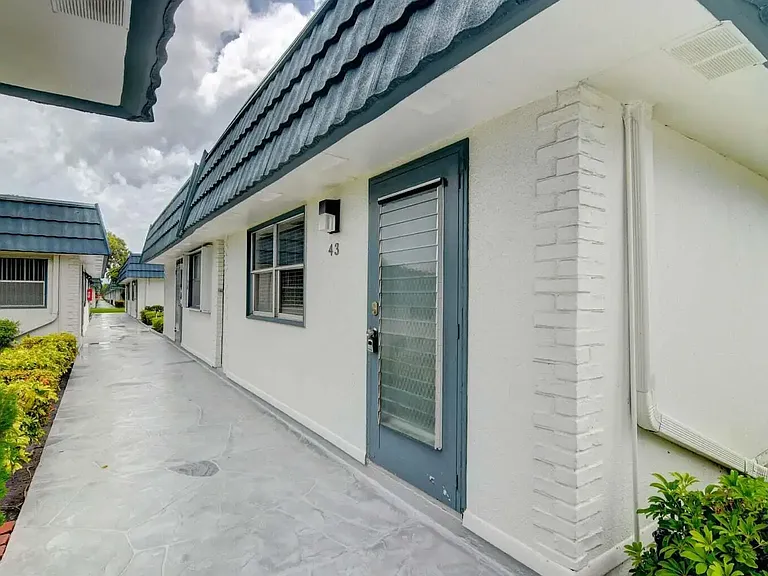 43 Waterford Cir #B — Photo 5