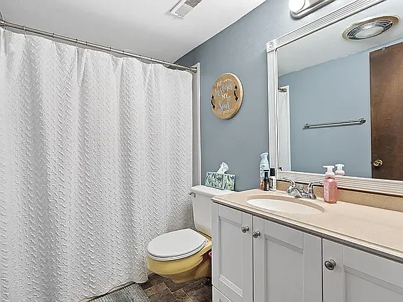 703 Guernsey St — Photo 5