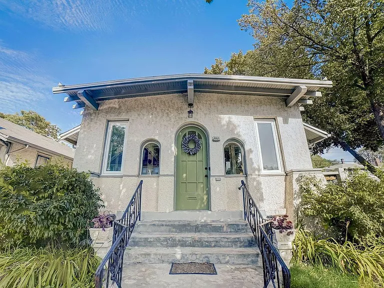 532 Carpenter Ave — Photo 2