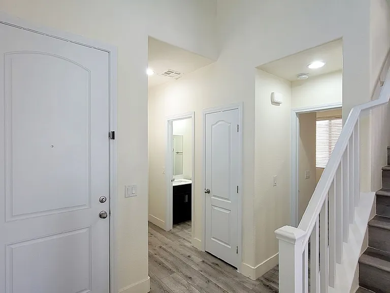 8518 Genesee Ct — Photo 3