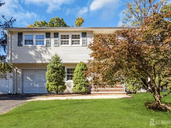 26 Nancy Ln, Piscataway, NJ 08854