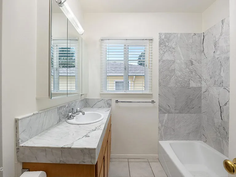 4541 Alveo La Canada — Photo 18