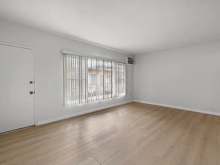 147 N La Peer Dr #6 — Photo 5