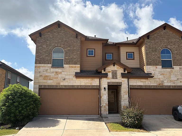 1001 Zodiac Ln #15 — Photo 1