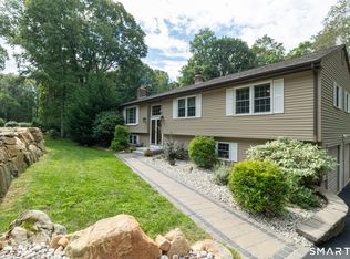 952 Maple Hill Rd, Guilford, CT 06437