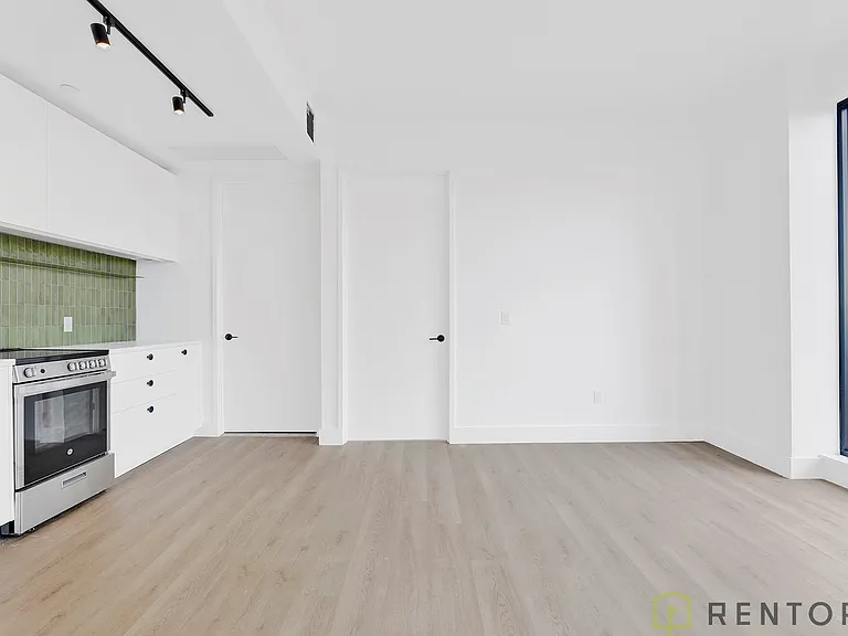 60 Cedar St #17G — Photo 8