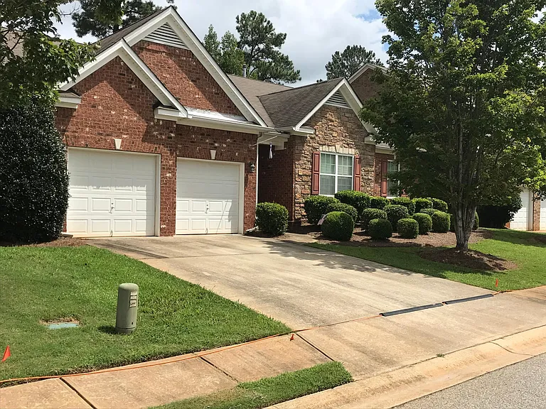 339 Fairways Dr — Photo 2